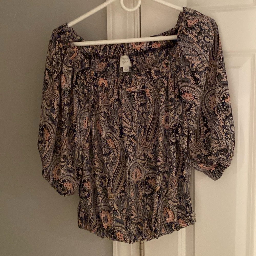 Cute blouse, gathered at the waist.